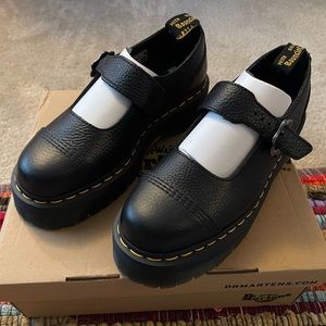 Addina Flower Dr. Martens - Size 9
